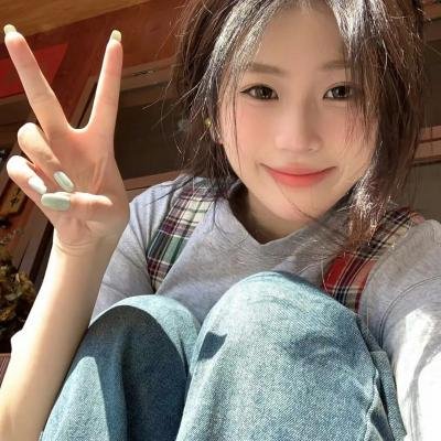 照片中的女孩封面